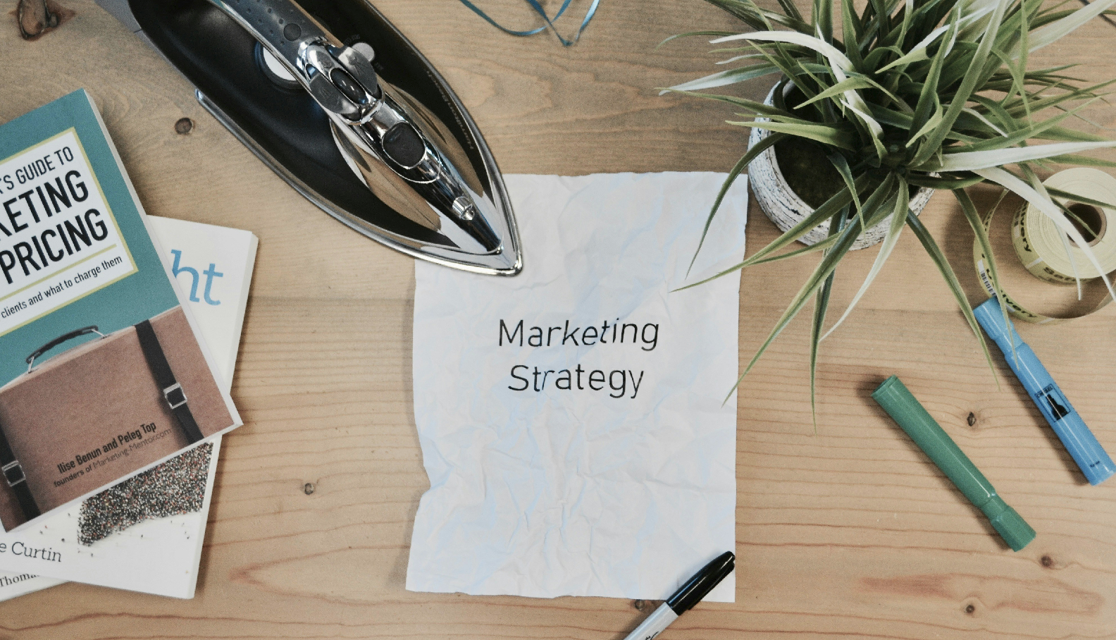 마케팅 자동화, 고객 관계 관리 (CRM), AI 마케팅