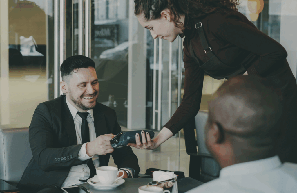 마케팅 자동화, 고객 관계 관리 (CRM), AI 마케팅 완벽 가이드: 똑똑하게 성장하는 비결 3 고객 관계 관리 CRM